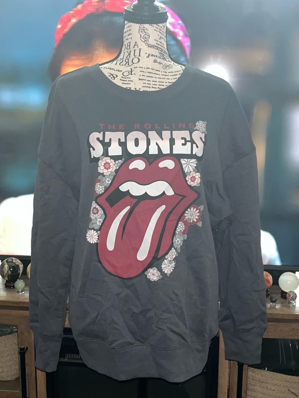 NWT Rolling Stones Floral Tongue Sweatshirt Women’s Medium Official Band Merch